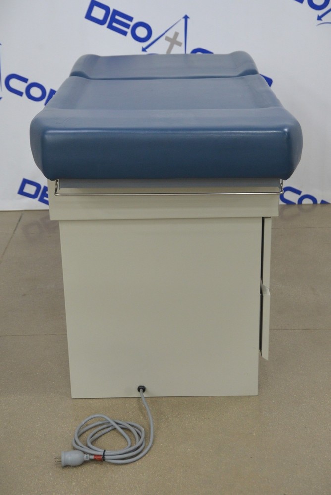 UMF 5140 Manual Adjustment Exam Table
