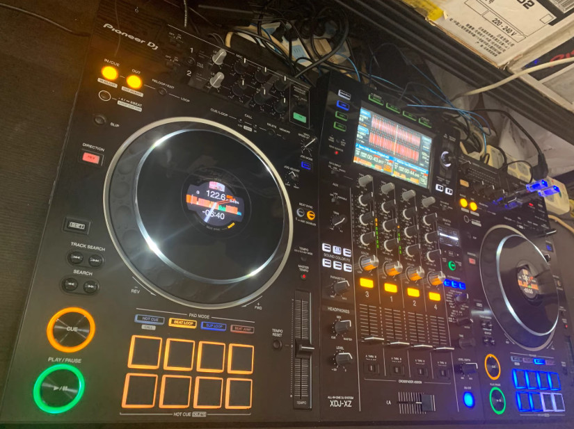 1pcs Pioneer XDJ-XZ DJ Controller