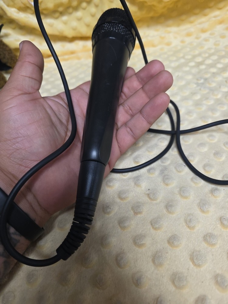 Singtrix Professional Karaoke Machine Microphone with Hit Button