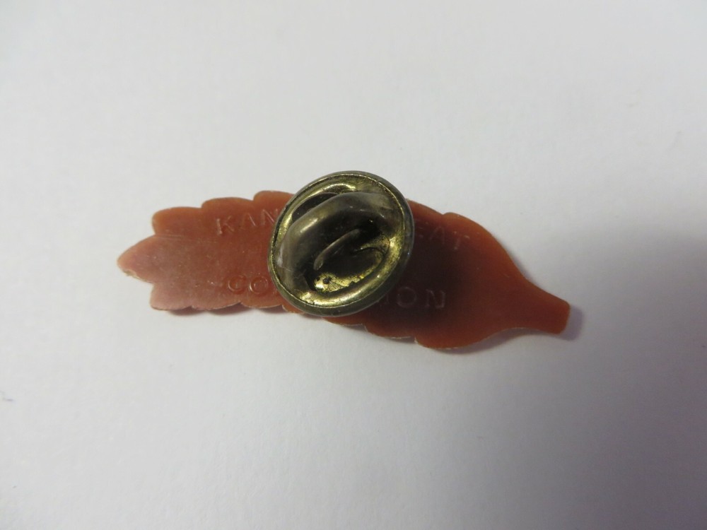 Vintage KANSAS THE WHEAT STATE Pinback Button Lapel Plastic Wheat Stalk