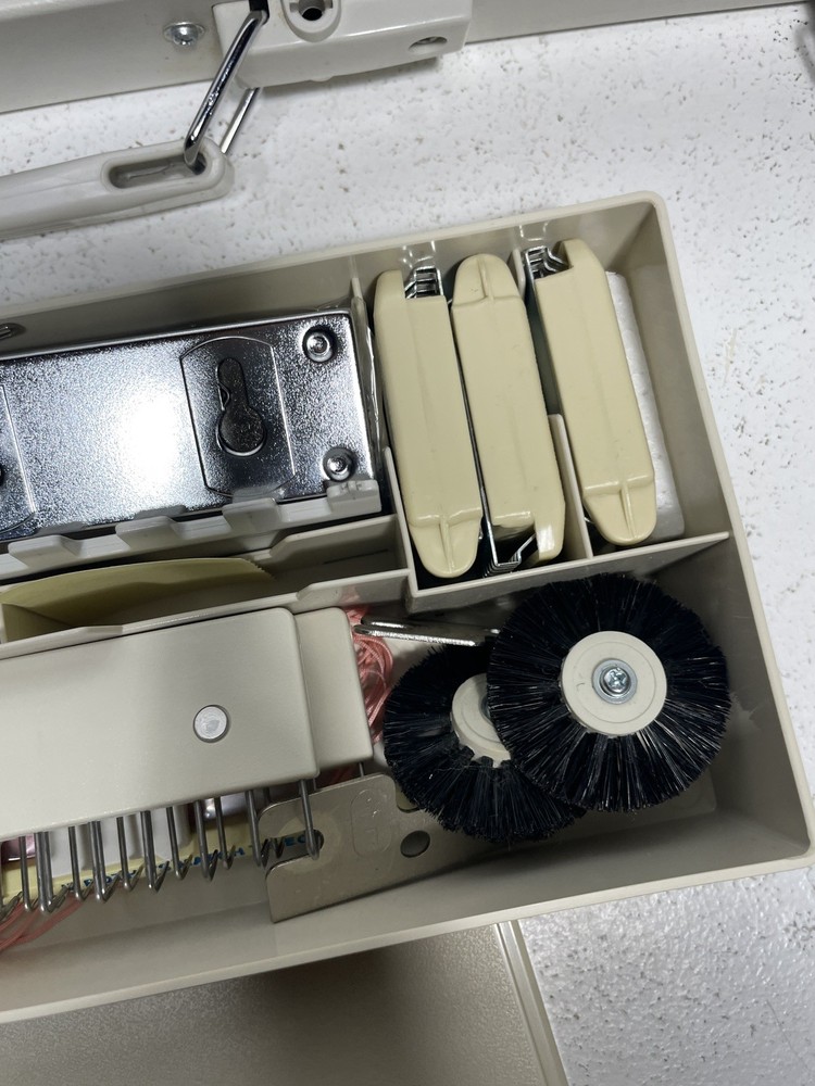 Singer Chunky Knitter Knitting Machine Model 150