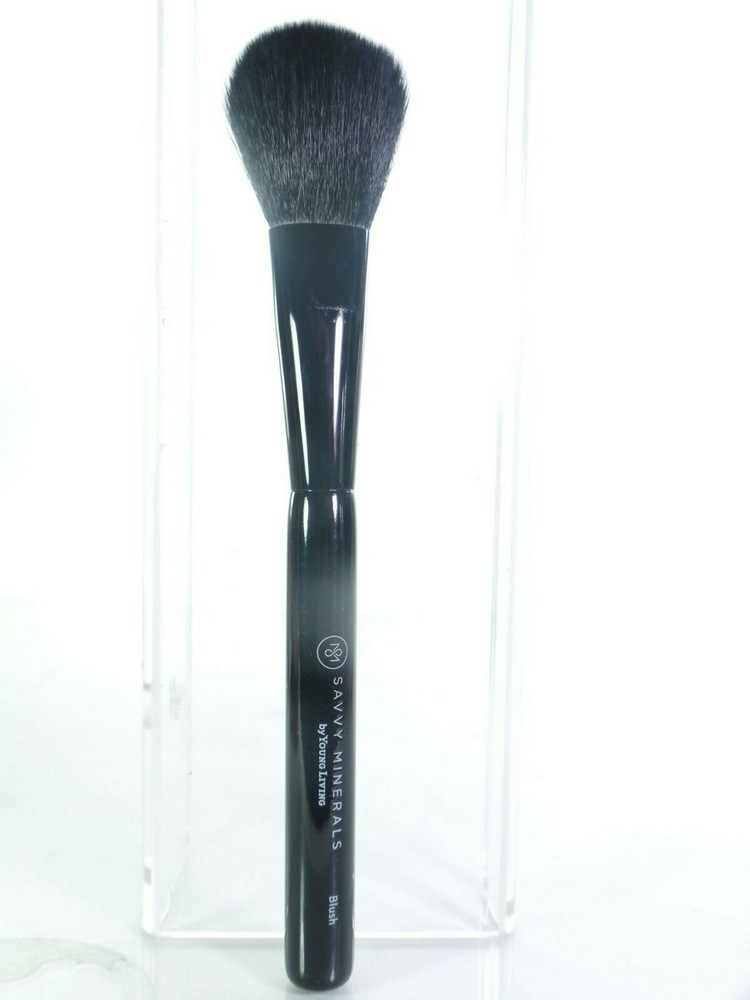 Savvy Minerals Makeup "BLUSHl" Brush - Young Living