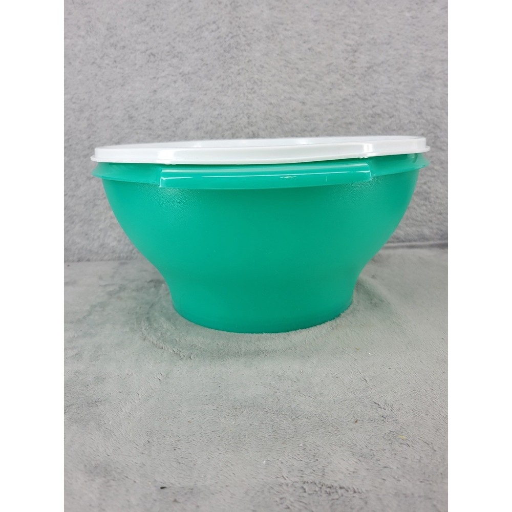 Tupperware Green Mixing Bowl with White Lid 10" x 5"