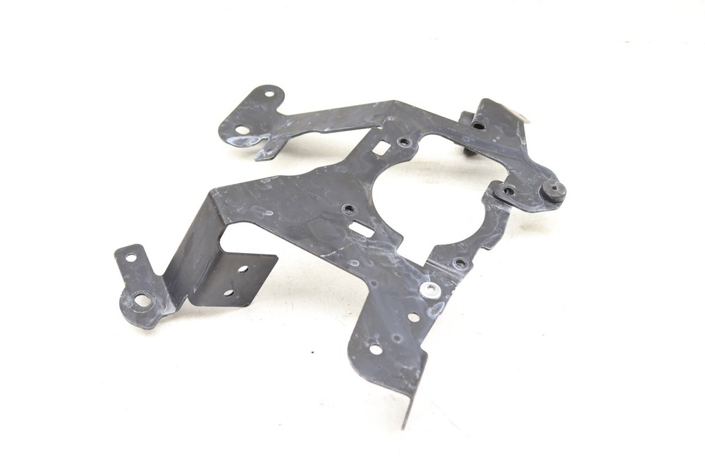 2016-2018 BMW X5 2.0L - Charge Socket / Cable Holder Bracket 9368395