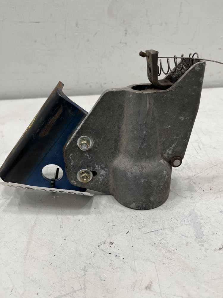 2004 Peterbilt 387 Hood Rest (638-10603)