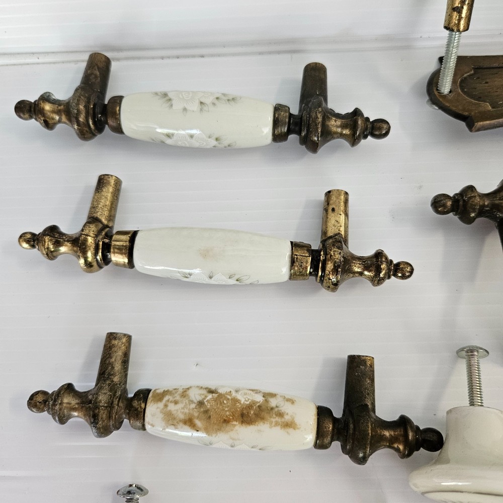 Large Lot Of Assorted Drawer Knobs And Pulls ( mixed lot)