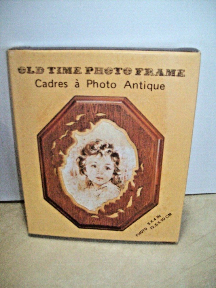 NEW IN BOX! Old Time Photo Frame 5x4in