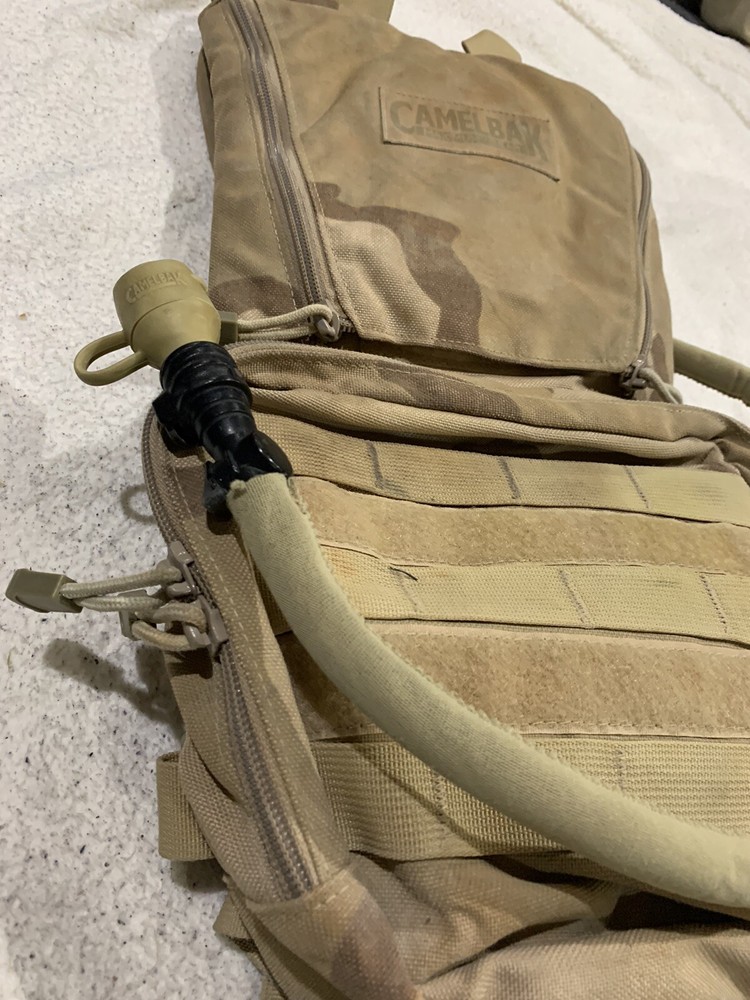 Camelbak Desert Camouflage Hydration Pack Backpack Has Bladder