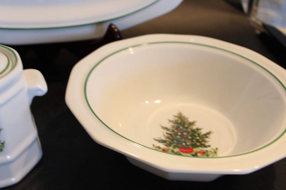 CHRISTMAS HERITAGE PFALTZGRAFF 5 Pieces hosted set