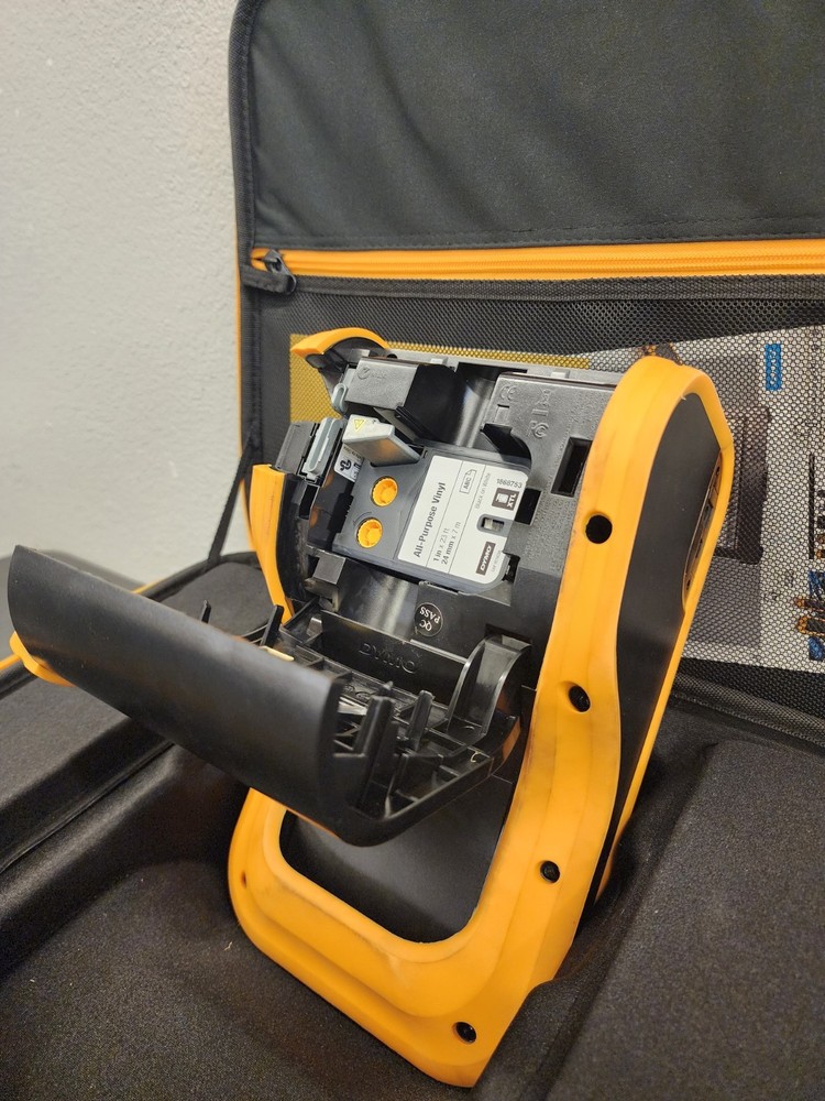 Dymo XTL 500 Label Maker bundle W/Case, Charger Owners Manual.