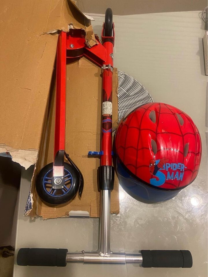 HUFFY MARVEL SPIDER MAN INLINE FOLDING KICK SCOOTER *DISTRESSED PKG