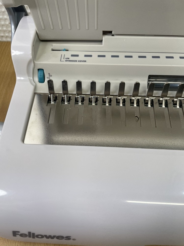 Fellowes Star 150 Manual Plastic Comb Punch and Binding Machine