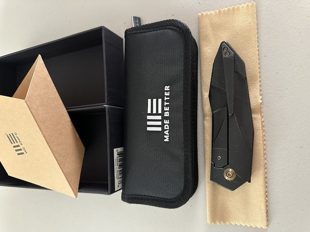 We Knife Solid Flipper Black Etch Integral Ti Handle & Black Etch 20CV WE22028-5