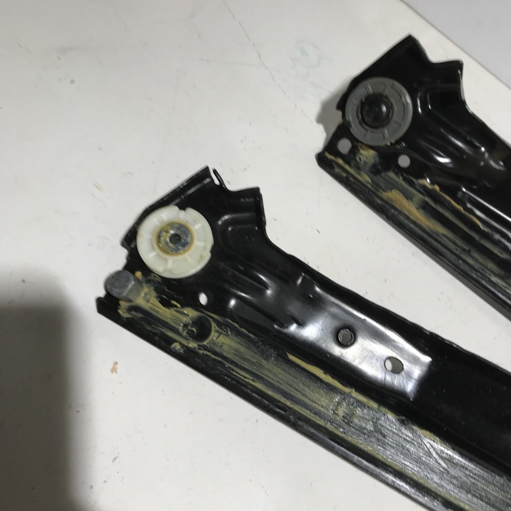 08-20 Dodge Chrysler Minivan Front LH Window Guides and Regulator Bracket