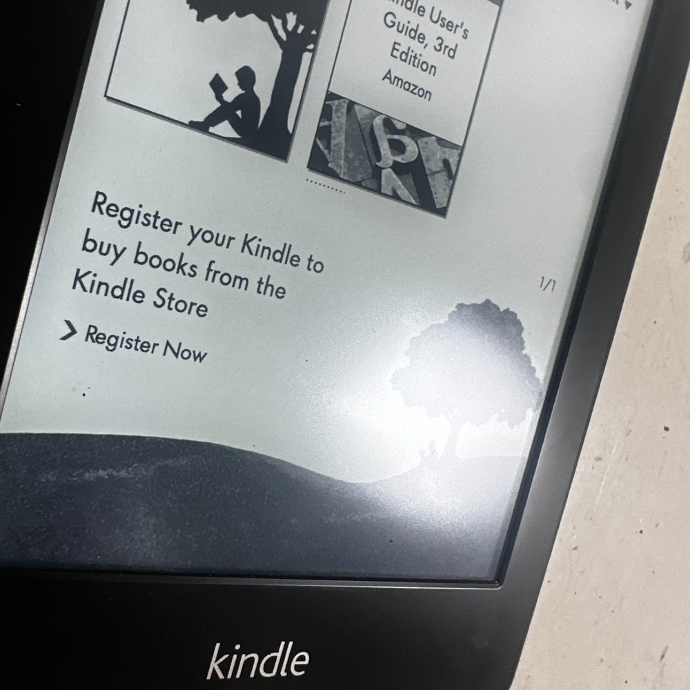Amazon Kindle Paperwhite EY21 5th Gen Black Handheld Waterproof eBook Reader