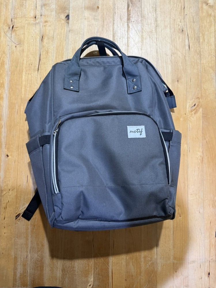 Motif Breast Pump Backpack with Cooler Compartment – Gray