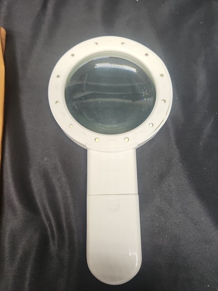 Handheld Magnifier With Pouch