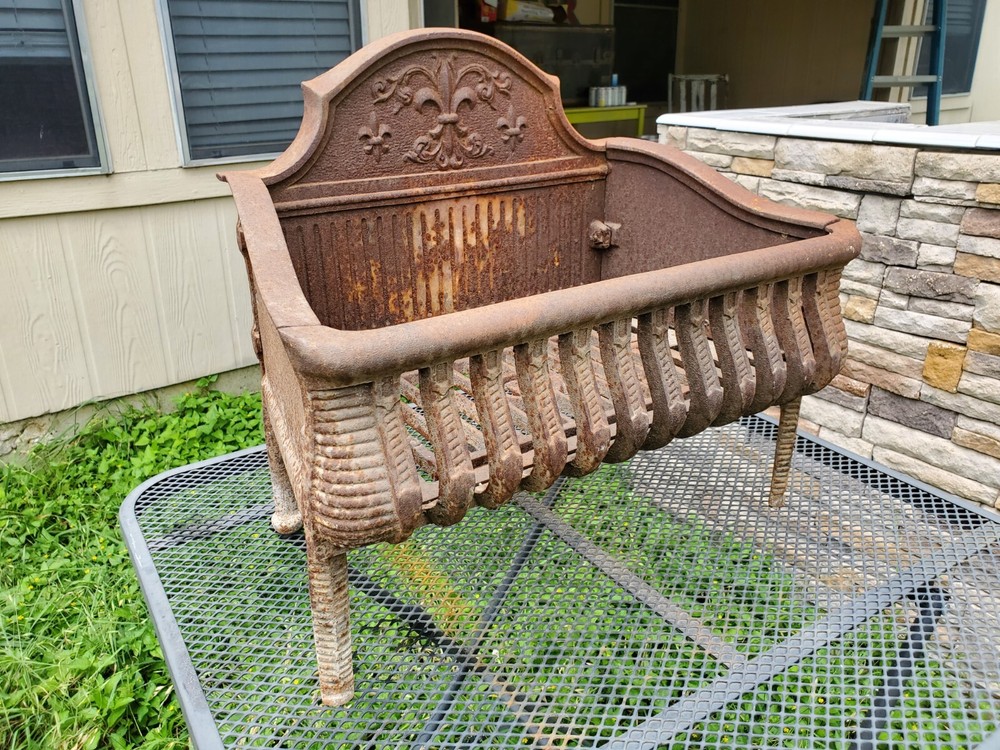 VINTAGE BEAUTIFUL CAST IRON FLEUR DE LIS FIREPLACE LOG INSERT