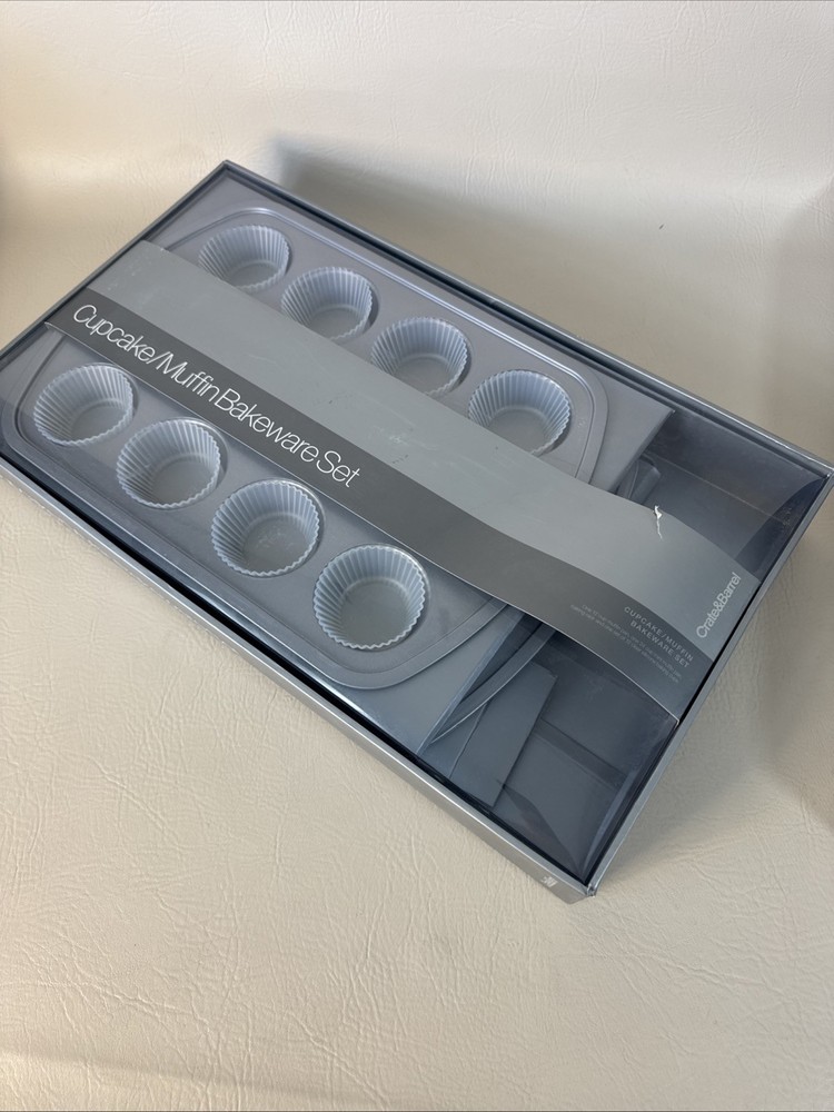 Crate&Barrel Cupcake/Muffin Bakeware Set