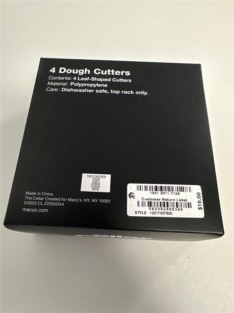 ~^ The Cellar 4 Dough Cutters 4 Leaf-Shaped Cutters