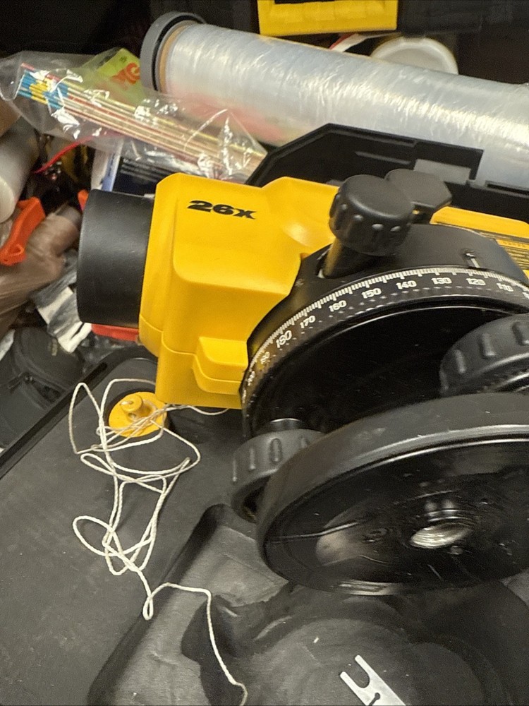 Dewalt DW096 Automatic Level, 26x Magnification, Type 1, w/original Storage Case