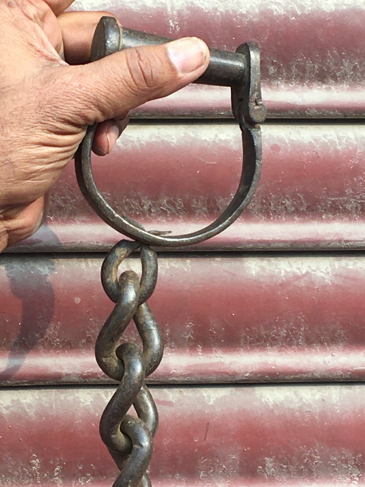 OLD VINTAGE HANDMADE RUSTIC IRON SOLID RARE HANDCUFF CHAIN MULTIPURPOSE USE