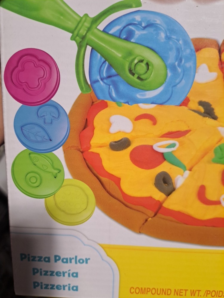 New Play-Doh Air Clay Pizza Parlor. 4+