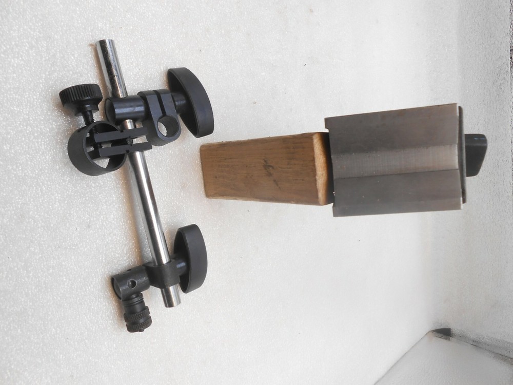 Magnetic base indicator holder