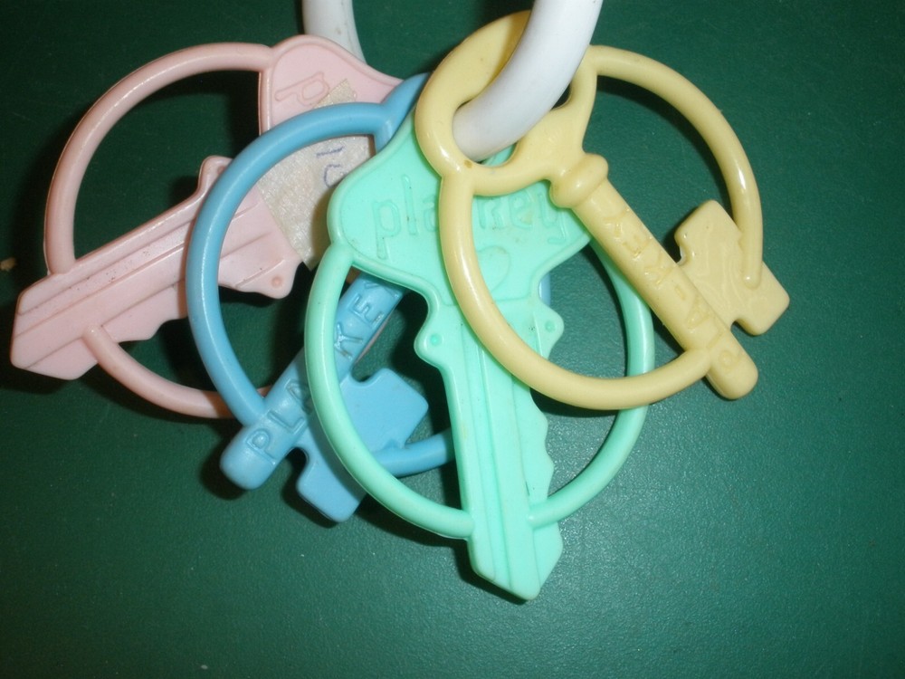 Vintage Pla-key Plastic Infant Ring EUC (T6)