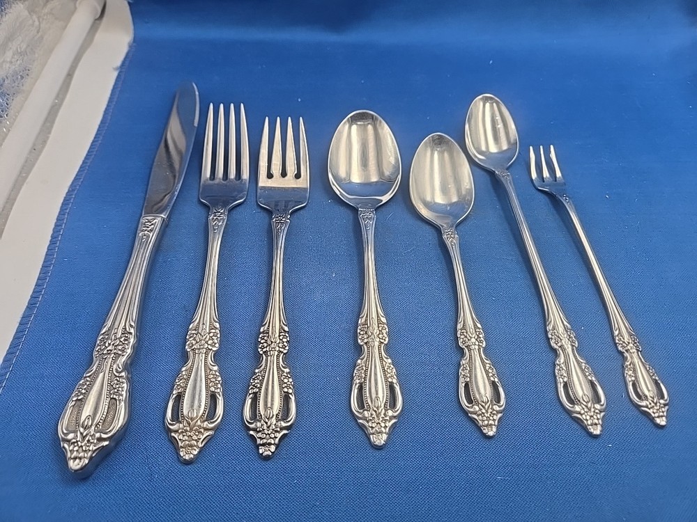 Oneida Raphael Stainless 7pc Place Setting