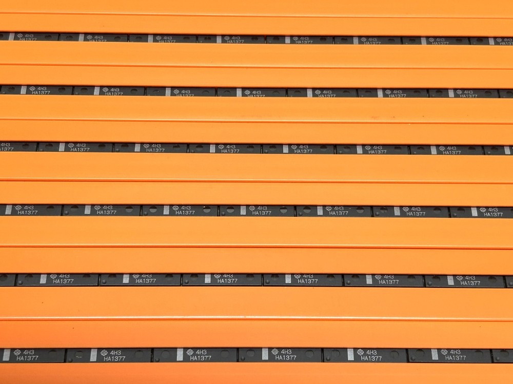 Hitachi Integrated Circuits HA1377 2pcs, new