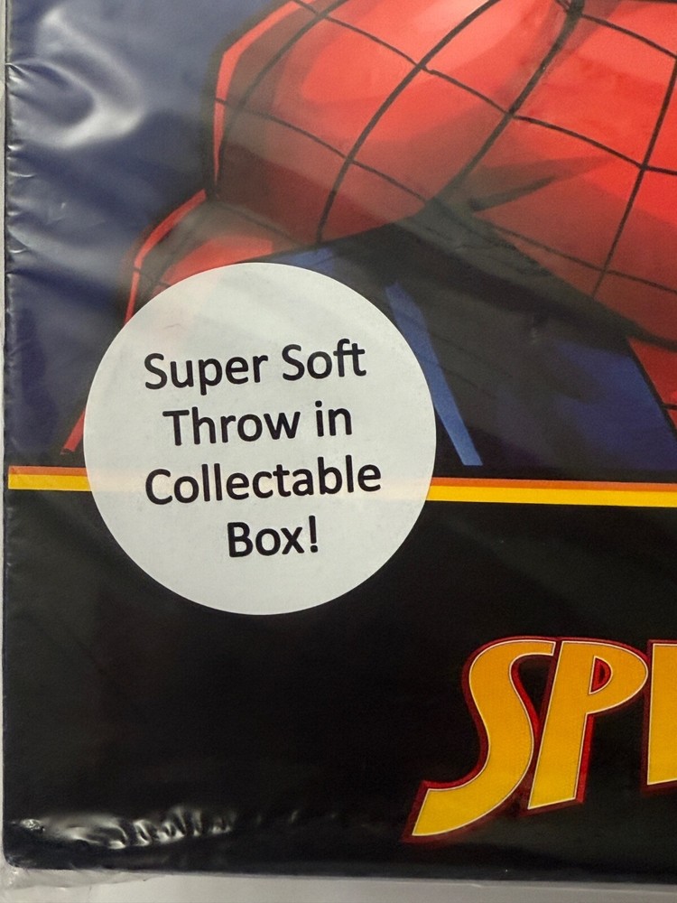 Marvel Spiderman Set, Cozy Plush Throw Blanket with Collectable Box