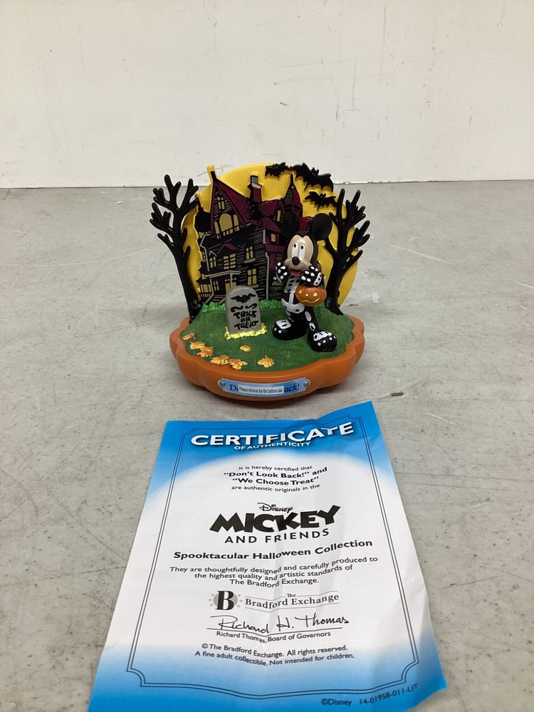 Disney Spooktacular Collection "Don't Look Back"