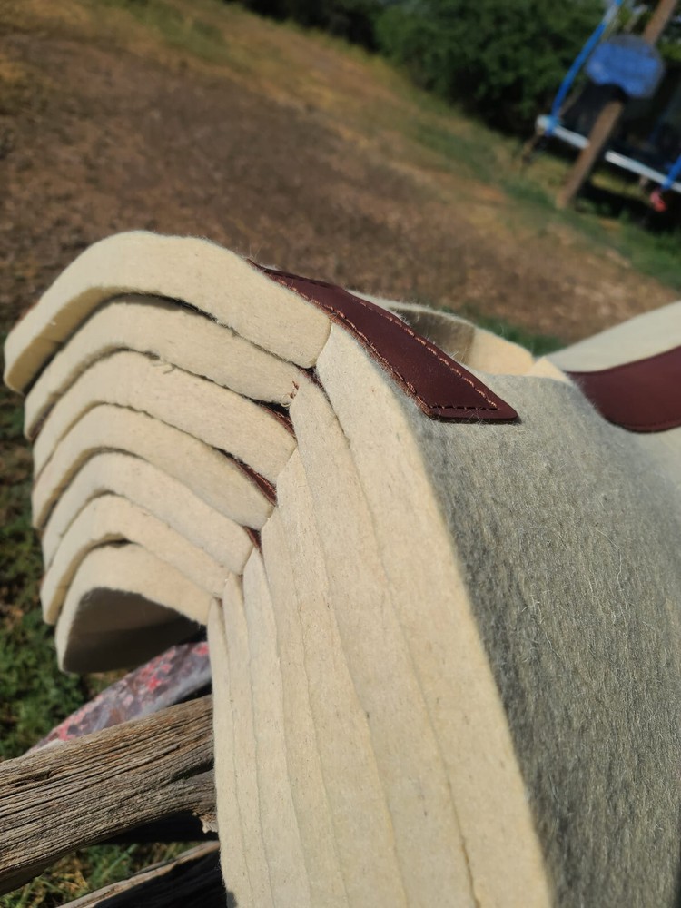 1" Pressed Wool Saddle Pad w/ real wear leathers