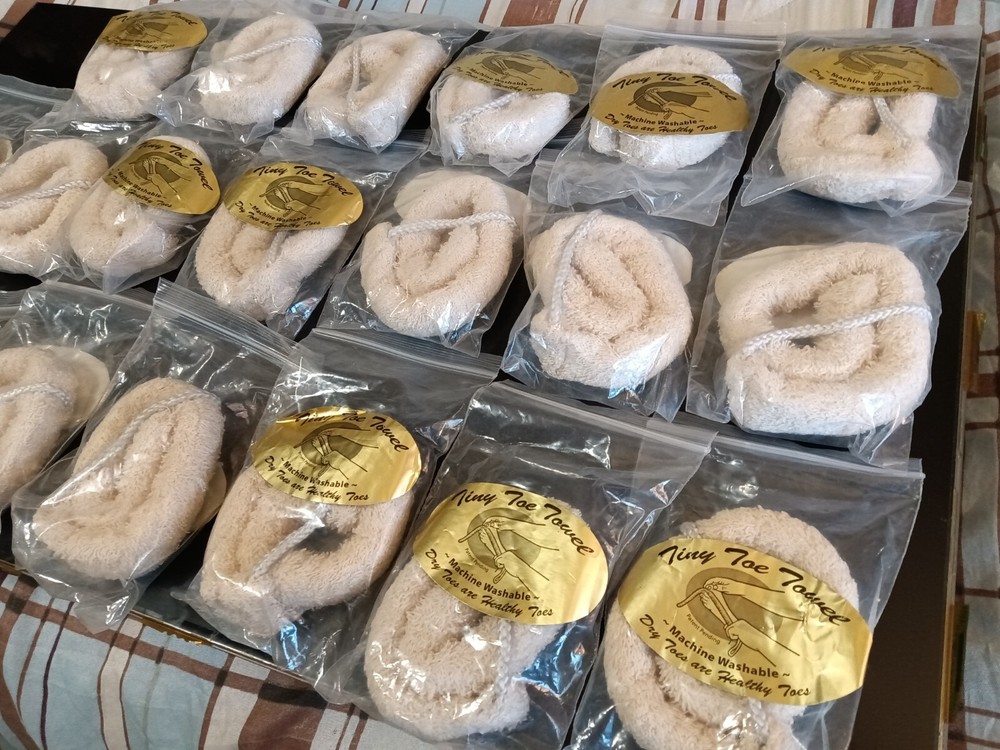 (Bundle!) 20 Tiny Toe Towels (Machine Washable)