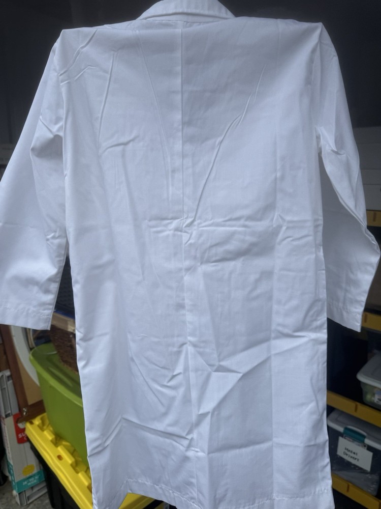 Children’s white lab coat. SIZE 6/8