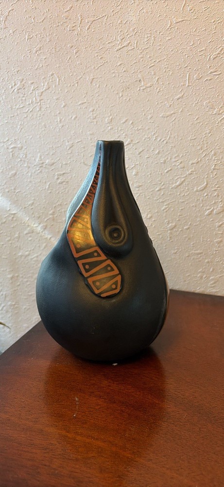 Chulucanas Pottery From Perú