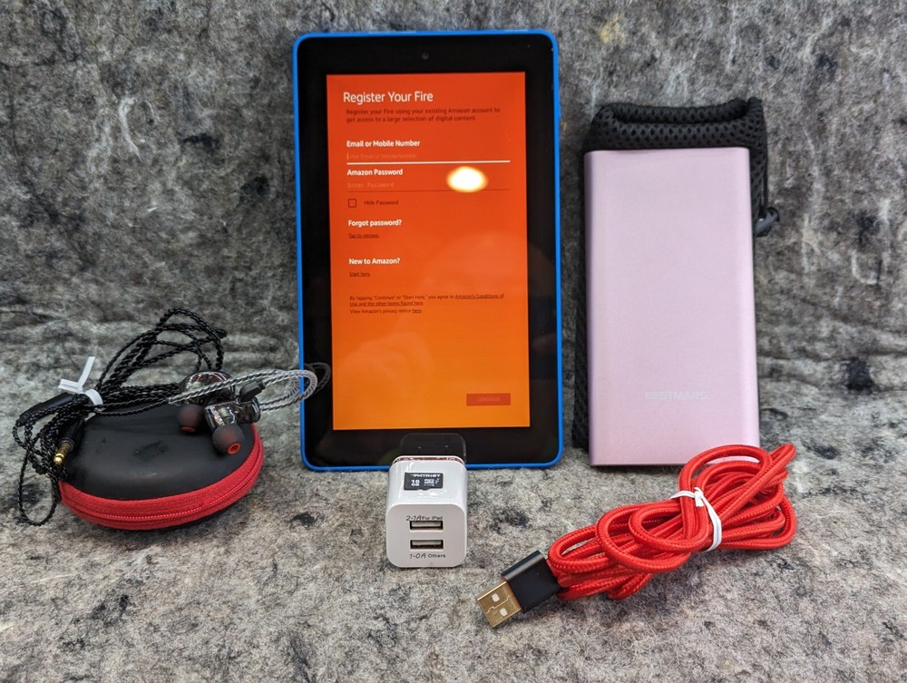 Fire Tablet With Alexa 7" Display 8 GB Blue 5th Gen Bundle, Battery Pack (2D)