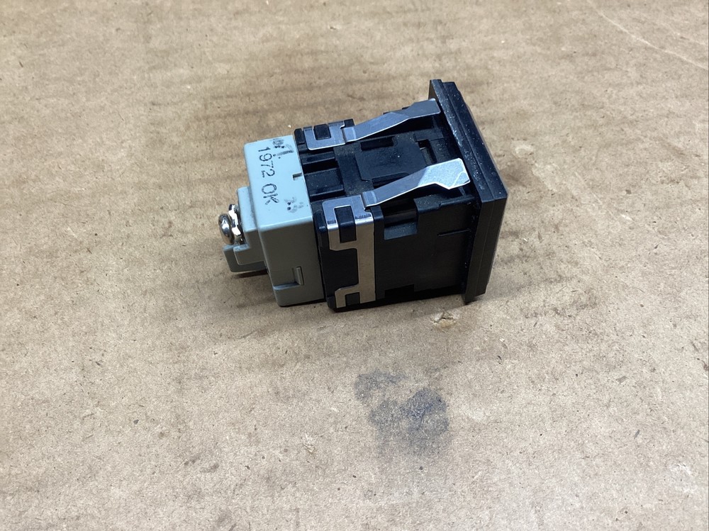 SQUARE IDEC PRIMARY MACHINE LIGHT #805M25