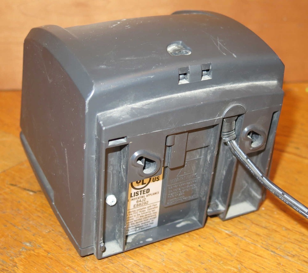 Laythem 900E Time Punch Clock - Powers On/Prints - Needs Ribbon