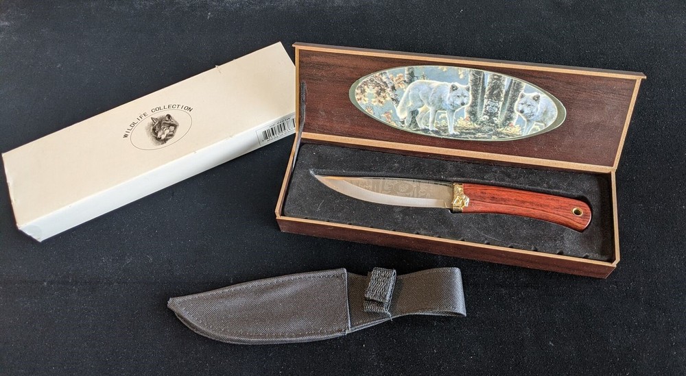 Wildlife Collection Wolf Fixed Blade 440 Stainless with Display Box