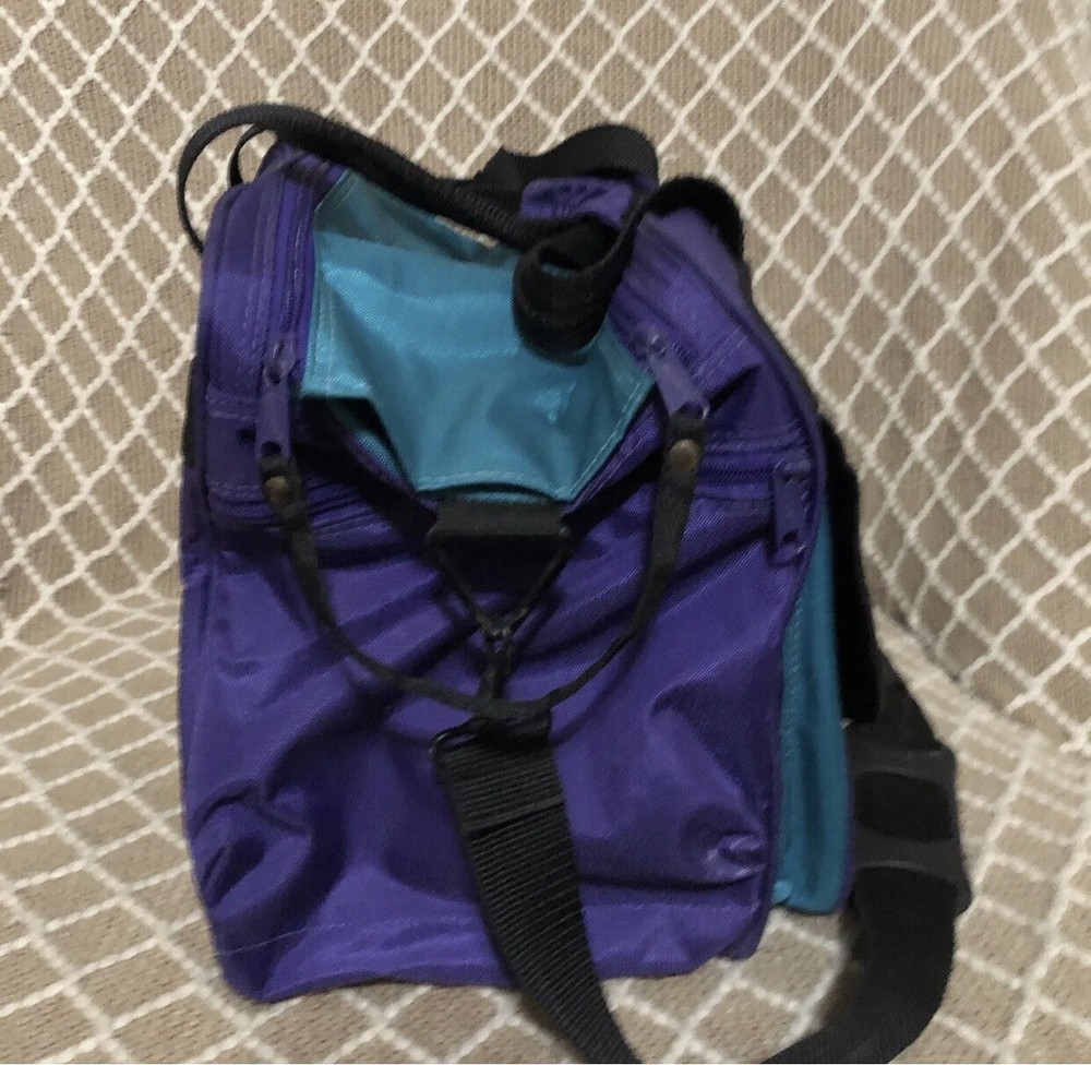 Brunswick Single Bowling Ball Bag W/ Shoulder Strap.