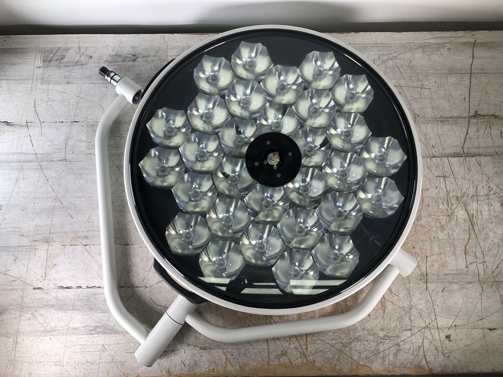 STRYKER VISUM LED 2 SURGICAL LIGHT READ DESC - (UNTESTED)