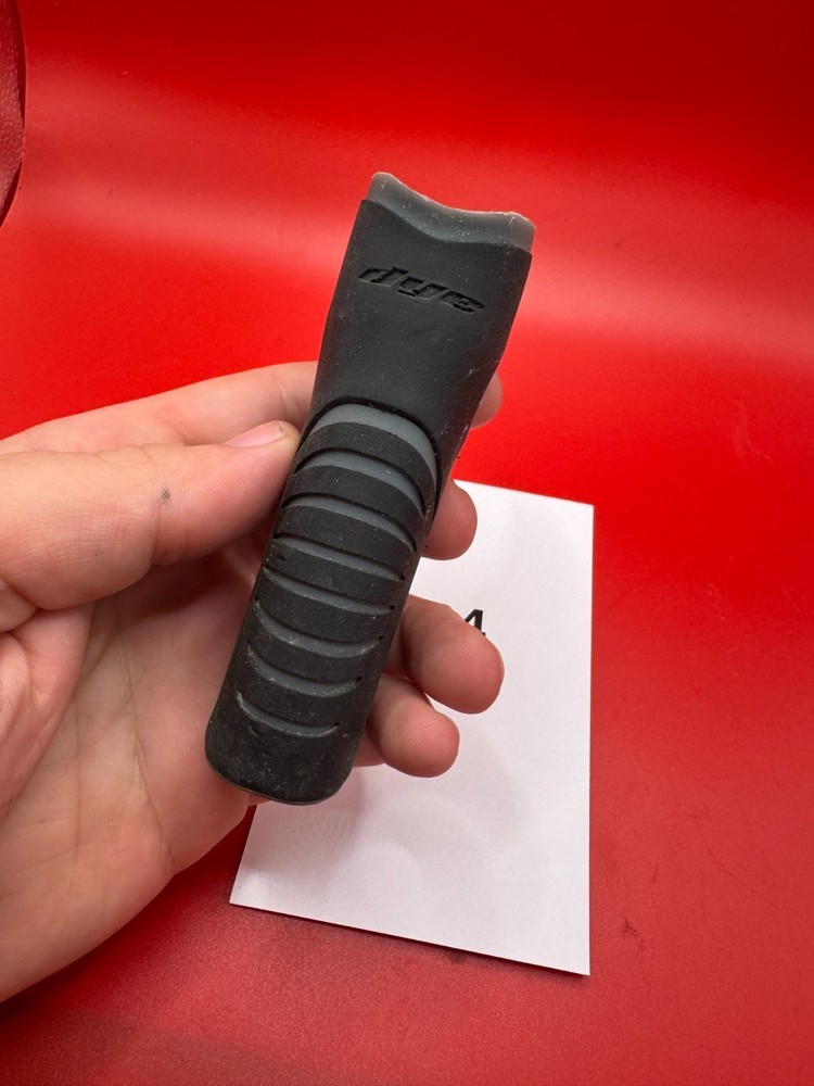 Dye M3 Grip