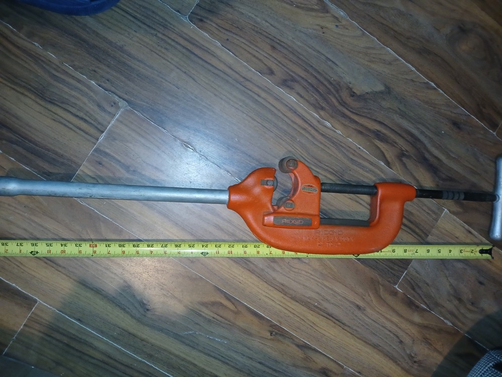 RIDGID 4-S PIPE CUTTER NEW $325