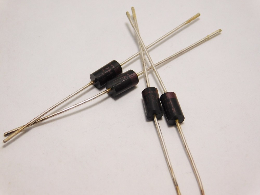 HER303 /  ECG588 / DIODE / 4 PIECES (qzty)