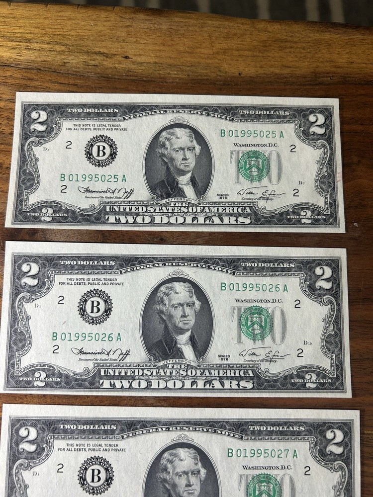 2 Dollar Bills - 1976 Series - 5 UNC Consecutive Serial #'s