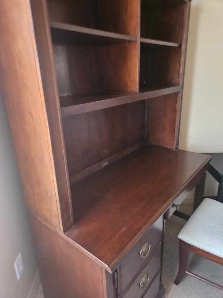 BROYHILL Bedroom Set $1,800 OBO