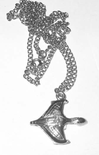 Star Trek The Next Generation Romulan Warbird Necklace Silver Version Medium NEW