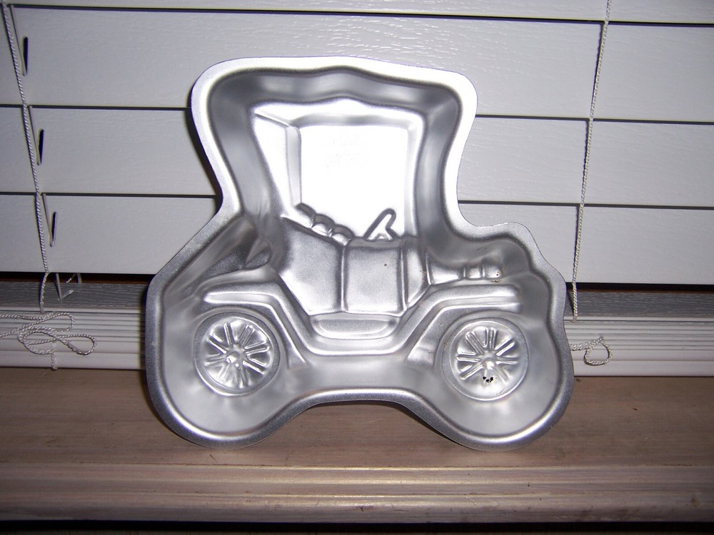 Wilton Antique Car Cake Pan